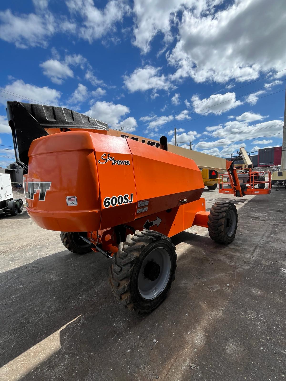 JLG 660SJ Telescopic Boom Lift