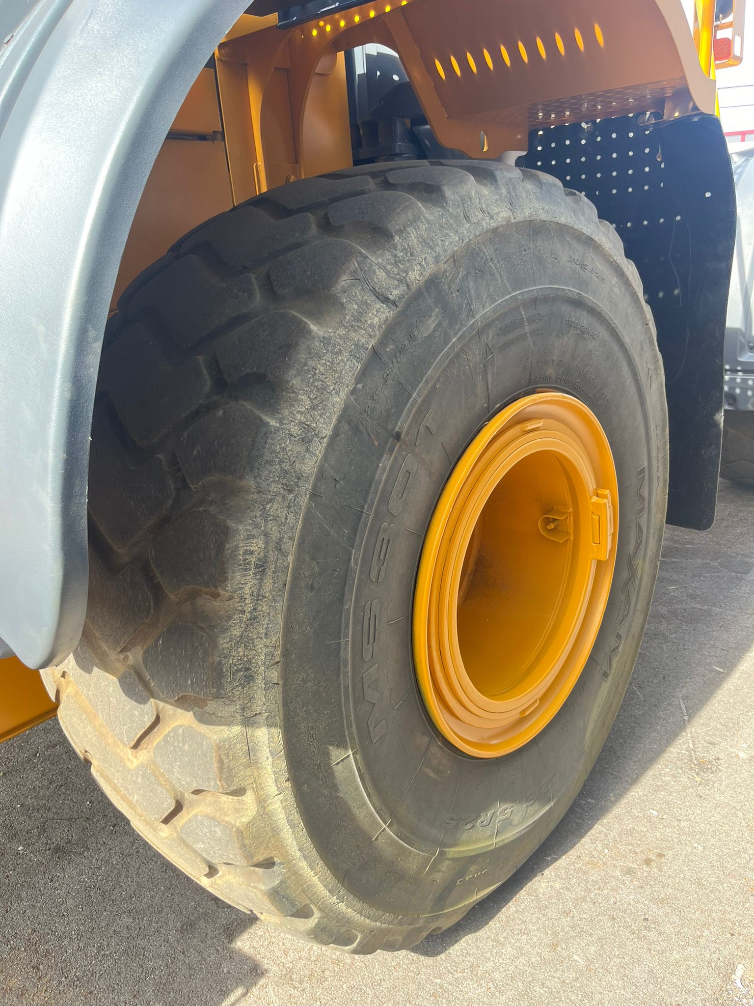2012 John Deere 824K Wheel Loader