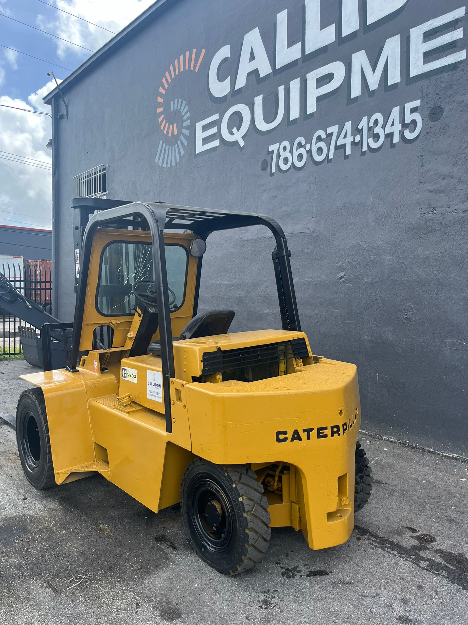 CAT V80D Pneumatic Forklift 2 Stage 8,000lb