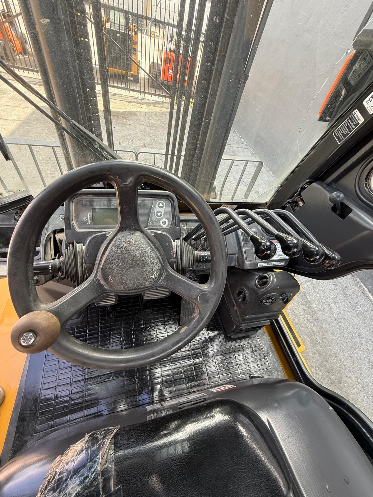 2014 Cat DP70N Diesel Forklift