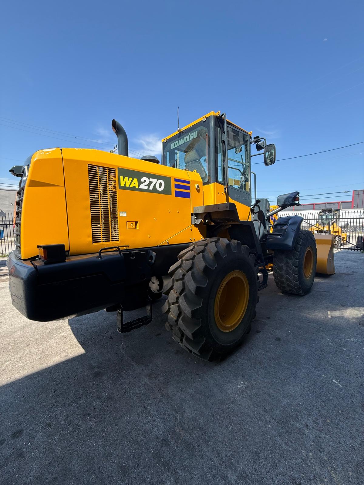 2015 Komatsu WA270-7