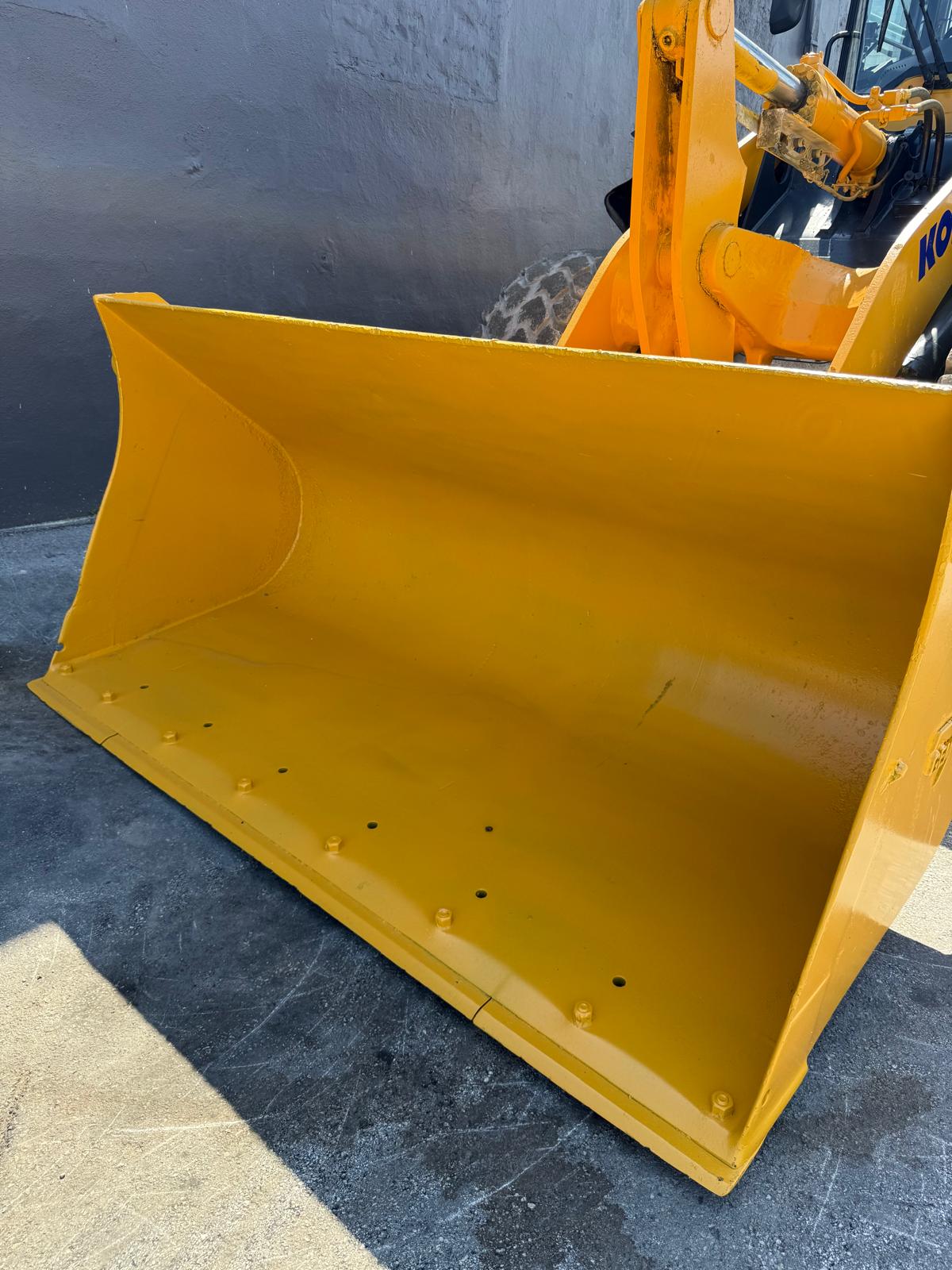 2015 Komatsu WA270-7